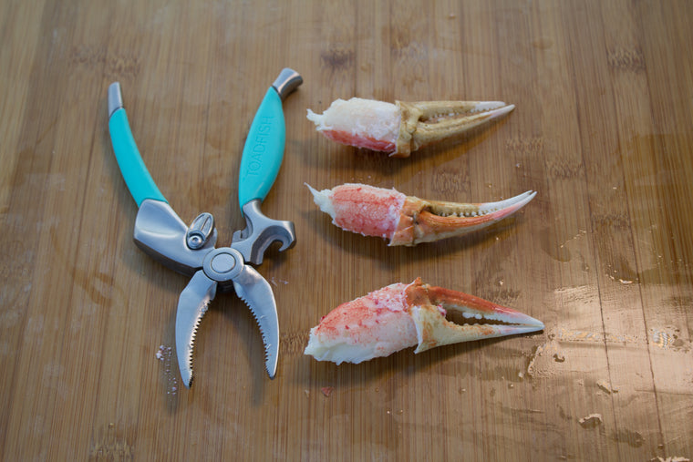 Crab cutter and cut crab claws